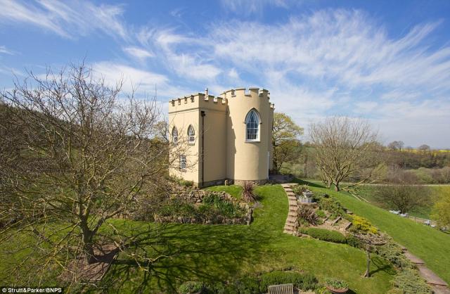 Két építész 370 forintért vásárolt egy kastélyt - ma így néz ki!