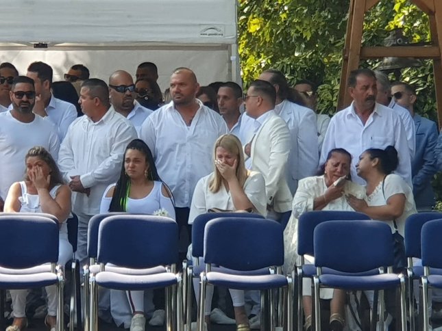 Összehozta a gyász L.L. Juniort és Csillát - Riport a gyászszertartásról