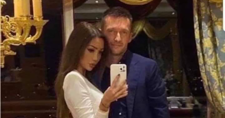 Ő lehet Rogán Antal felesége? Feltűnően csinos és fiatal lányról kering ...