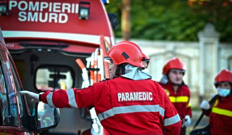 Accidente rutiere grave: Două persoane au murit în Arad, în urma coliziunii  unui autoturism cu o autoutilitară/ Un mort și doi răniți grav în Botoșani